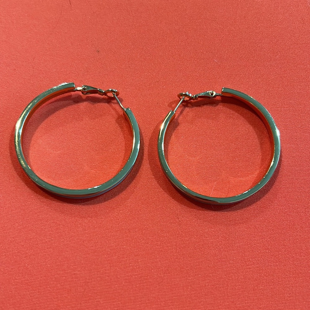 Hoop earrings - Picture 2 of 3